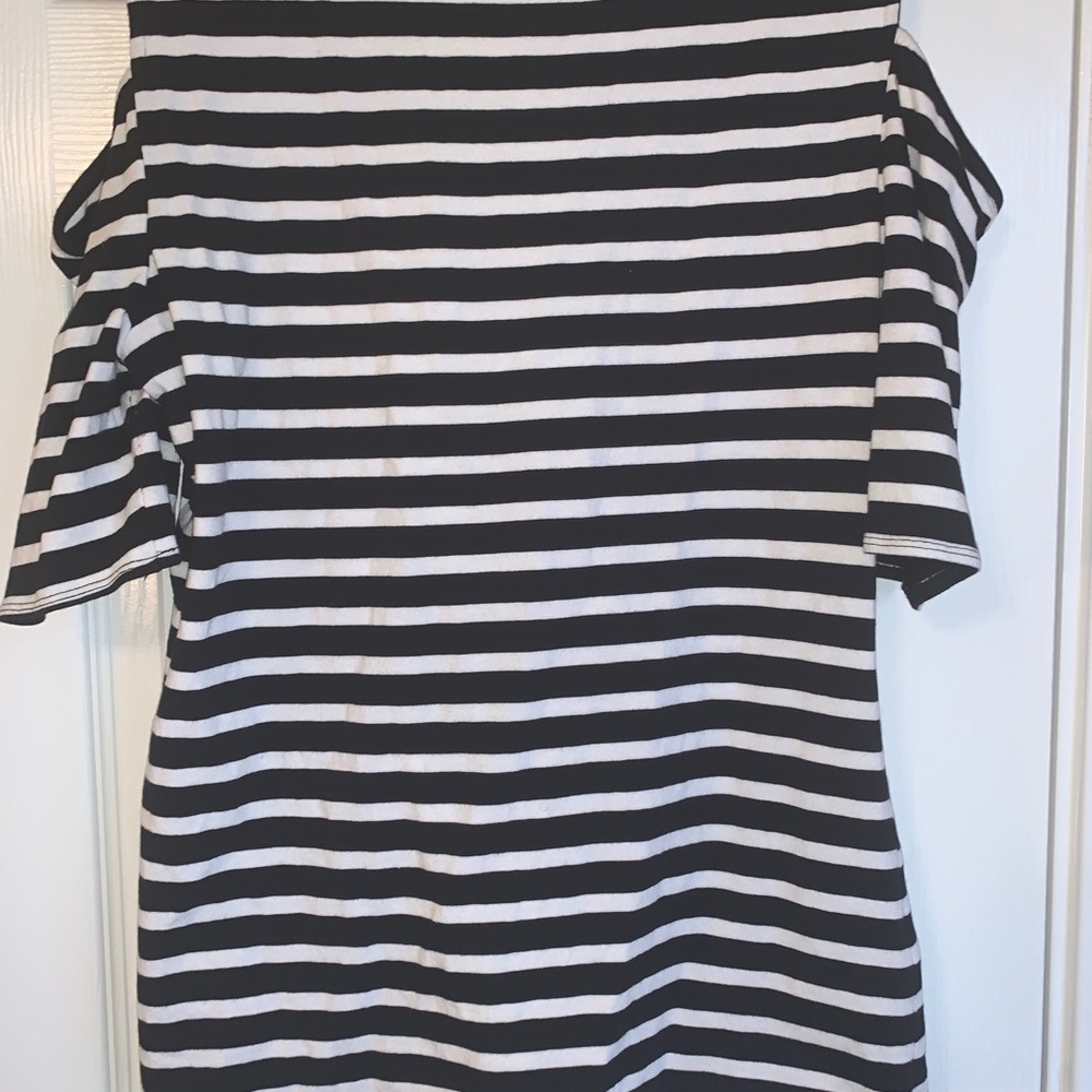 Express Cold-Shoulder Top - Picture 4 of 4